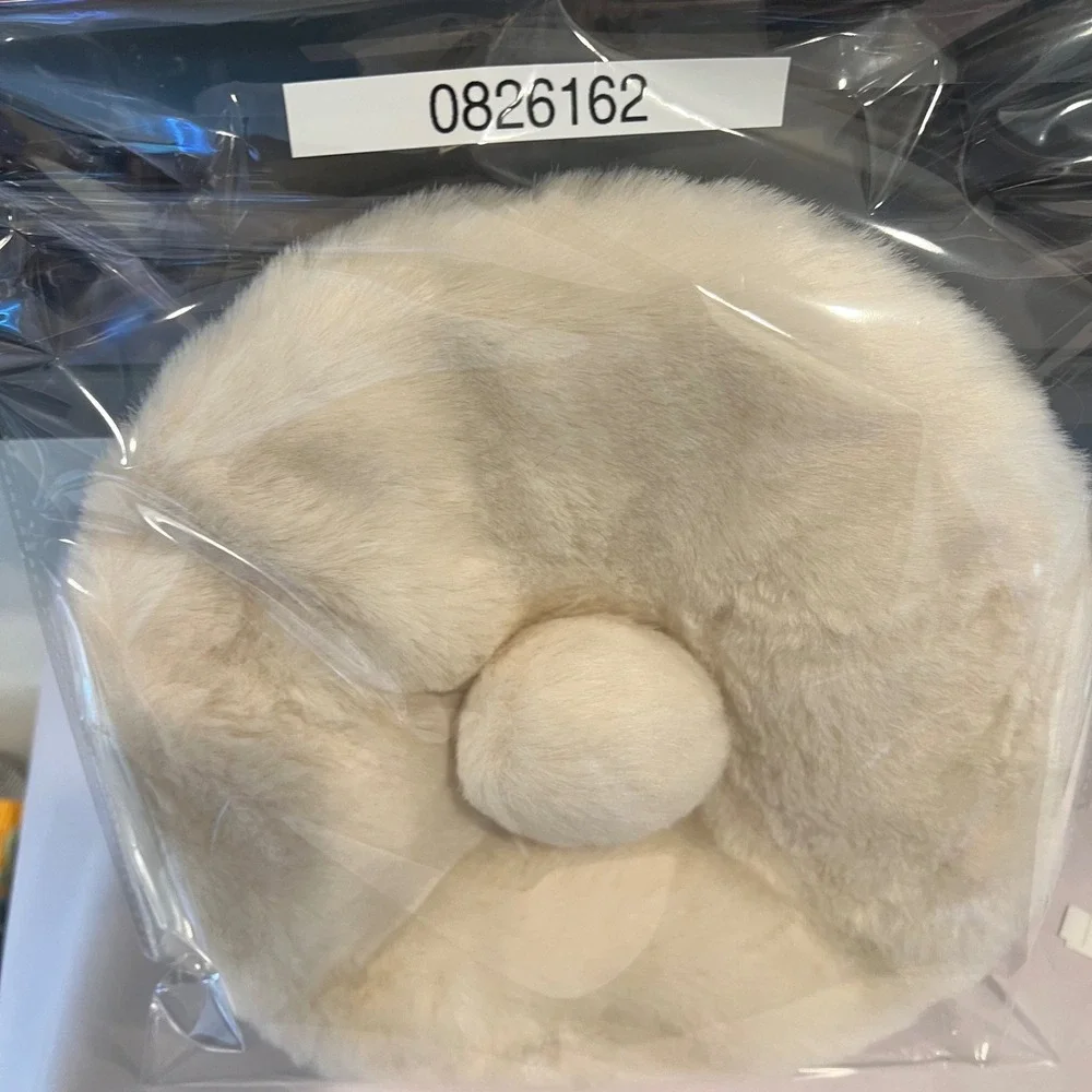 BabyGap Faux Fur Beret Hat Ivory Cream Pom-Pom 12-18 Months NWT 868325-00